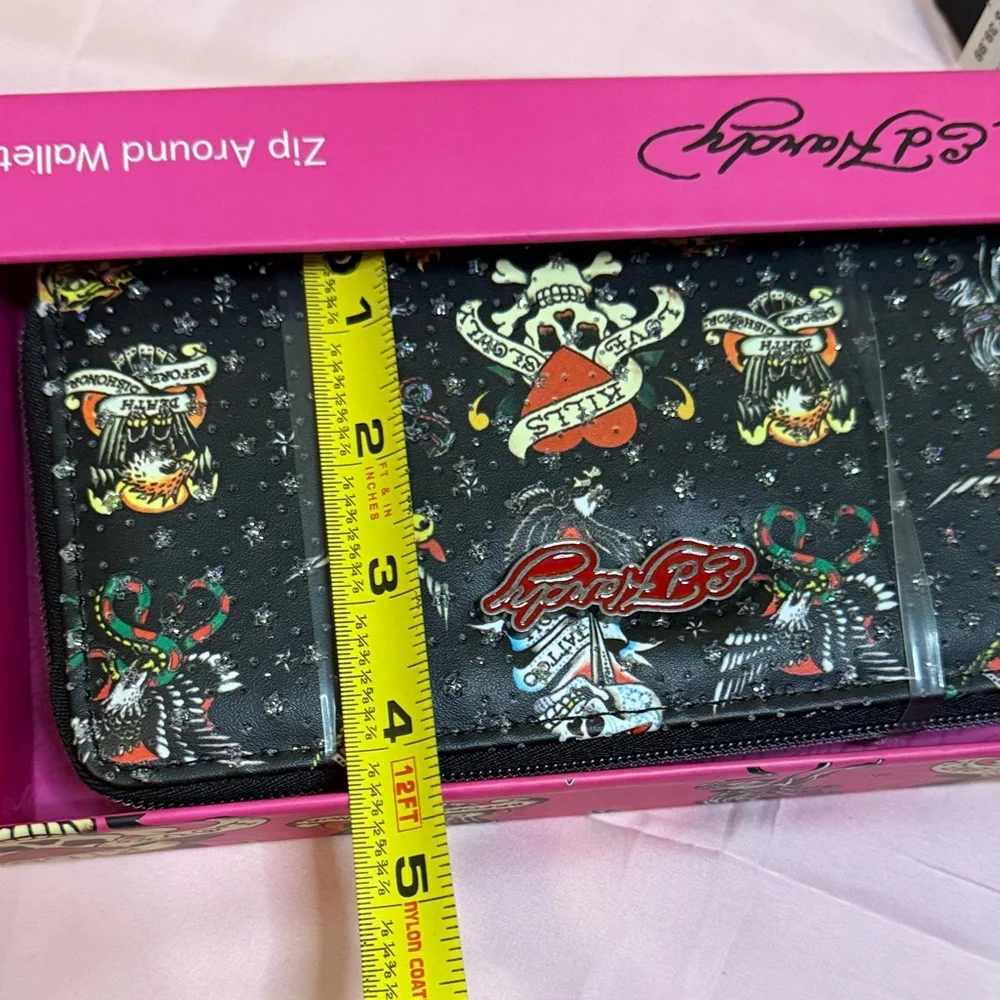 Ed Hardy Black and Red Zip Wallet & Key Ring - Picture 9 of 12